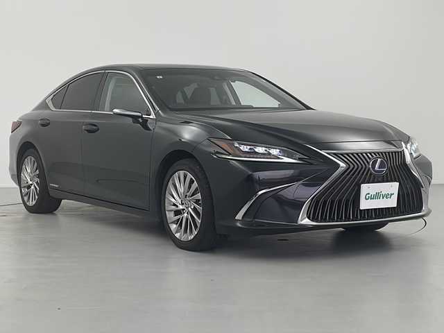レクサス ＥＳ 300h バージョンL 岐阜県 2021(令3)年 2.5万km グラファイトブラックガラスフレーク メーカーナビ/　(AM/FM/CD/DVD/Bluetooth/フルセグTV/Miracast)/レクサスセーフティ/プリクラッシュセーフティ/コーナーセンサー/レーンキープアシスト/ブラインドスポットモニター/全周囲モニター/レーダークルーズコントロール/ヘッドアップディスプレイ/サンルーフ/デジタルアウターミラー/ブラックレザーシート/シートヒーター/ベンチレーション/パワーシート/シートメモリー/ステアリングヒーター/パワートランク/純正フロアマット/純正アルミホイール/純正ドアバイザー/LEDヘッドライト/オートハイビーム/パドルシフト