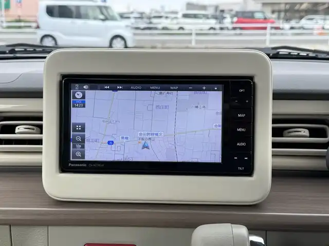 スズキ ラパン X 滋賀県 2024(令6)年 0.9万km フォーンベージュメタリック/ソフトベージュ 2トーン ワンオーナー/純正フルセグナビ/　フルセグ Bluetooth CD  DVD  SD FM AM/バックカメラ/デュアルカメラブレーキサポート/誤発進抑制機能/後退時ブレーキサポート/後方誤発進抑制機能/リヤパーキングセンサー/車線逸脱警報機能/ふらつき警報機能/先行車発進お知らせ機能/ハイビームアシスト/標識認識機能/ハイビームアシスト/純正ドライブレコーダー前後/純正LEDヘッドライト/純正14インチアルミ/純正フロアマット/ETC/スマートキー×2/プッシュスタート/