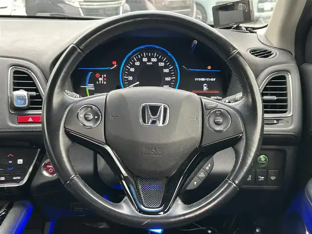 ホンダ ヴェゼル ハイブリッド Z 愛知県 2015(平27)年 10.1万km ホワイトオーキッドパール ワンオーナー/SDナビ（BT/SD/FM/AM/DVD/CD)/ワンセグTV/バックカメラ/LEDヘッドライト/フォグランプ/ETC/プッシュスタート/運転席＆助手席シートヒーター/パドルシフト/革ステアリング/ルーフレール/純正17インチAW/スマートキー/スペアキー