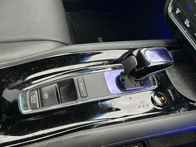 ホンダ ヴェゼル ハイブリッド Z 愛知県 2015(平27)年 10.1万km ホワイトオーキッドパール ワンオーナー/SDナビ（BT/SD/FM/AM/DVD/CD)/ワンセグTV/バックカメラ/LEDヘッドライト/フォグランプ/ETC/プッシュスタート/運転席＆助手席シートヒーター/パドルシフト/革ステアリング/ルーフレール/純正17インチAW/スマートキー/スペアキー