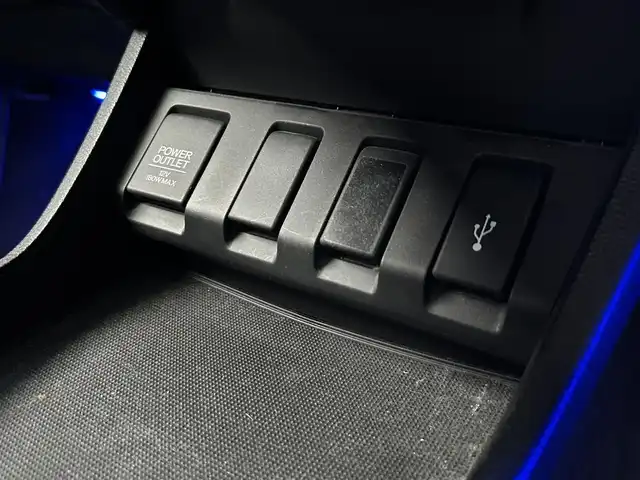 ホンダ ヴェゼル ハイブリッド Z 愛知県 2015(平27)年 10.1万km ホワイトオーキッドパール ワンオーナー/SDナビ（BT/SD/FM/AM/DVD/CD)/ワンセグTV/バックカメラ/LEDヘッドライト/フォグランプ/ETC/プッシュスタート/運転席＆助手席シートヒーター/パドルシフト/革ステアリング/ルーフレール/純正17インチAW/スマートキー/スペアキー