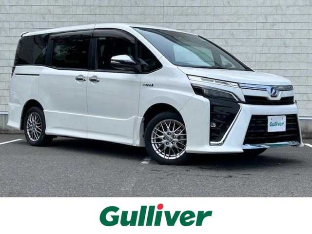 トヨタ ヴォクシー ハイブリッド ZS 煌Ⅱ 大阪府 2020(令2)年 4.6万km ホワイトパールクリスタルシャイン 純正9インチナビ(BT/フルセグ/DVD)/バックカメラ/クルーズコントロール/プリクラッシュセーフティー/レーンキープアシスト/横滑り防止装置/盗難防止装置/両側パワースライドドア/LEDヘッドライト/オートライト/オートマチックハイビーム/ビルトインETC/ドライブレコーダー/シートヒーター/純正アルミホイール/純正フロアマット/スペアキー(1本)/プッシュスタート