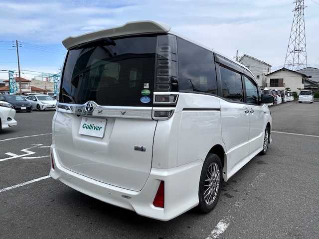トヨタ ヴォクシー ハイブリッド ZS 煌Ⅱ 大阪府 2020(令2)年 4.6万km ホワイトパールクリスタルシャイン 純正9インチナビ(BT/フルセグ/DVD)/バックカメラ/クルーズコントロール/プリクラッシュセーフティー/レーンキープアシスト/横滑り防止装置/盗難防止装置/両側パワースライドドア/LEDヘッドライト/オートライト/オートマチックハイビーム/ビルトインETC/ドライブレコーダー/シートヒーター/純正アルミホイール/純正フロアマット/スペアキー(1本)/プッシュスタート