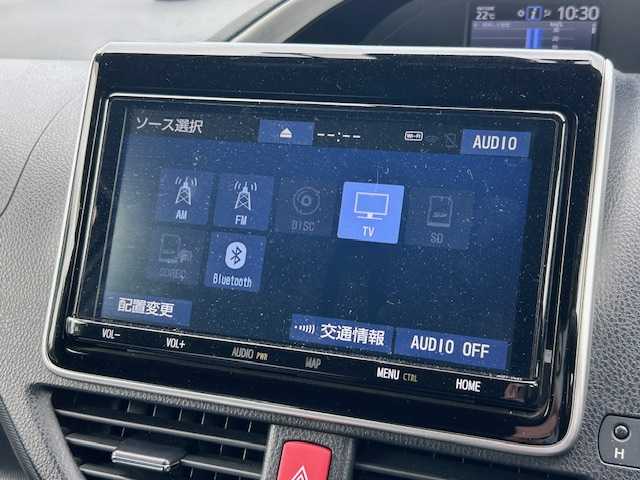 トヨタ ヴォクシー ハイブリッド ZS 煌Ⅱ 大阪府 2020(令2)年 4.6万km ホワイトパールクリスタルシャイン 純正9インチナビ(BT/フルセグ/DVD)/バックカメラ/クルーズコントロール/プリクラッシュセーフティー/レーンキープアシスト/横滑り防止装置/盗難防止装置/両側パワースライドドア/LEDヘッドライト/オートライト/オートマチックハイビーム/ビルトインETC/ドライブレコーダー/シートヒーター/純正アルミホイール/純正フロアマット/スペアキー(1本)/プッシュスタート