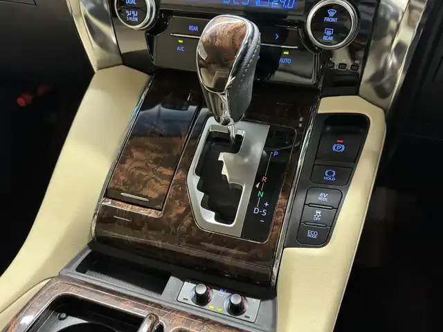 トヨタ アルファードハイブリット G Fパッケージ 三重県 2019(令1)年 11.2万km ホワイトパールクリスタルシャイン ハイブリッド/E-four（4WD）/MTモード付インパネCVT/純正 10インチナビ NSZN-Z68T/（AM/FM/CD/DVD/TV/SD/SDREC/Bluetooth）/バックガイドモニター/モデリスタエアロ（F/S/R下）/両側パワースライドドア/ドライブレコーダー 前後/ビルトイン ETC/Toyota Safety Sense/・プリクラッシュセーフティ/・レーントレーシングアシスト/・レーダークルコン（全車速追従機能付）/・アダプティブハイビームシステム/・インテリジェントクリアランスソナー（パーキングサポートブレーキ［静止物＆後方接近車］）/・【OP】ブラインドスポットモニター＆リヤクロストラフィックアラート/・ロードサインアシスト［RSA］/など/装備/・【OP】ツインムーンルーフ/・【OP】デジタルインナーミラー/・ベージュ本革シート/・AC100Vアクセサリーコンセント（1500W：5ヶ）/・シートヒーター＆ベンチレーション（D/N）/・ステアリングヒーター/・エグゼクティブパワーシート（D6way/N4way＆電動オットマン/2ndシート電動リクライニング・オットマン）/・両側パワースライドドア/・パワーバックドア/など
