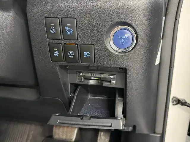 トヨタ アルファードハイブリット G Fパッケージ 三重県 2019(令1)年 11.2万km ホワイトパールクリスタルシャイン ハイブリッド/E-four（4WD）/MTモード付インパネCVT/純正 10インチナビ NSZN-Z68T/（AM/FM/CD/DVD/TV/SD/SDREC/Bluetooth）/バックガイドモニター/モデリスタエアロ（F/S/R下）/両側パワースライドドア/ドライブレコーダー 前後/ビルトイン ETC/Toyota Safety Sense/・プリクラッシュセーフティ/・レーントレーシングアシスト/・レーダークルコン（全車速追従機能付）/・アダプティブハイビームシステム/・インテリジェントクリアランスソナー（パーキングサポートブレーキ［静止物＆後方接近車］）/・【OP】ブラインドスポットモニター＆リヤクロストラフィックアラート/・ロードサインアシスト［RSA］/など/装備/・【OP】ツインムーンルーフ/・【OP】デジタルインナーミラー/・ベージュ本革シート/・AC100Vアクセサリーコンセント（1500W：5ヶ）/・シートヒーター＆ベンチレーション（D/N）/・ステアリングヒーター/・エグゼクティブパワーシート（D6way/N4way＆電動オットマン/2ndシート電動リクライニング・オットマン）/・両側パワースライドドア/・パワーバックドア/など