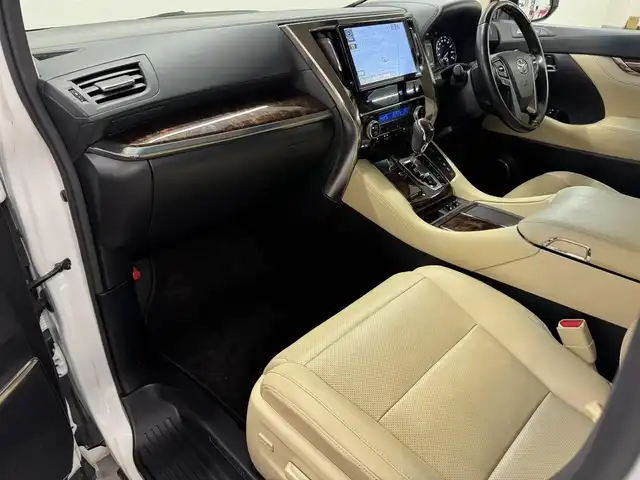 トヨタ アルファードハイブリット G Fパッケージ 三重県 2019(令1)年 11.2万km ホワイトパールクリスタルシャイン ハイブリッド/E-four（4WD）/MTモード付インパネCVT/純正 10インチナビ NSZN-Z68T/（AM/FM/CD/DVD/TV/SD/SDREC/Bluetooth）/バックガイドモニター/モデリスタエアロ（F/S/R下）/両側パワースライドドア/ドライブレコーダー 前後/ビルトイン ETC/Toyota Safety Sense/・プリクラッシュセーフティ/・レーントレーシングアシスト/・レーダークルコン（全車速追従機能付）/・アダプティブハイビームシステム/・インテリジェントクリアランスソナー（パーキングサポートブレーキ［静止物＆後方接近車］）/・【OP】ブラインドスポットモニター＆リヤクロストラフィックアラート/・ロードサインアシスト［RSA］/など/装備/・【OP】ツインムーンルーフ/・【OP】デジタルインナーミラー/・ベージュ本革シート/・AC100Vアクセサリーコンセント（1500W：5ヶ）/・シートヒーター＆ベンチレーション（D/N）/・ステアリングヒーター/・エグゼクティブパワーシート（D6way/N4way＆電動オットマン/2ndシート電動リクライニング・オットマン）/・両側パワースライドドア/・パワーバックドア/など