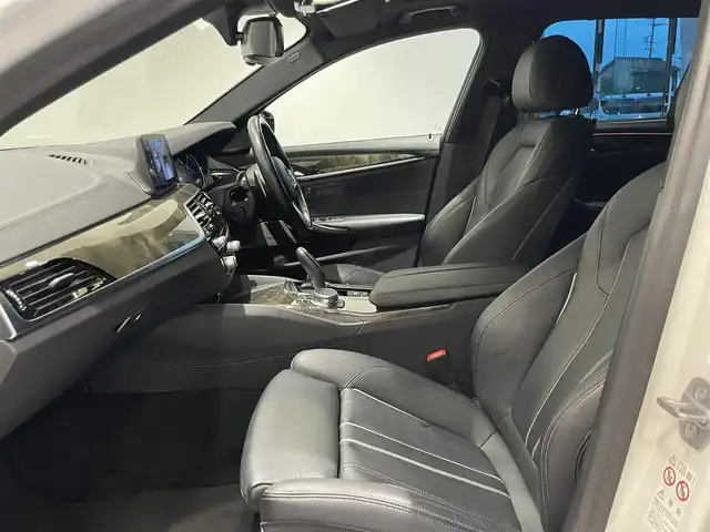 ＢＭＷ ５３０ｉ ツーリング Mスポーツ 愛知県 2018(平30)年 5.3万km アルピンホワイトⅢ サンルーフ　/レザーＰＫＧ　/ＨＵＤ　/ｈ／ｋサウンド　/シートヒーター　/純正ナビ　/Ｂｌｕｅｔｏｏｔｈ　/３６０度カメラ　/フルセグＴＶ　/ACC/ＬＫＡ　/ＢＳＭ　/ミラー型ＥＴＣ　/パワーバックドア　/ＬＥＤヘッドライト/アイドリングストップ