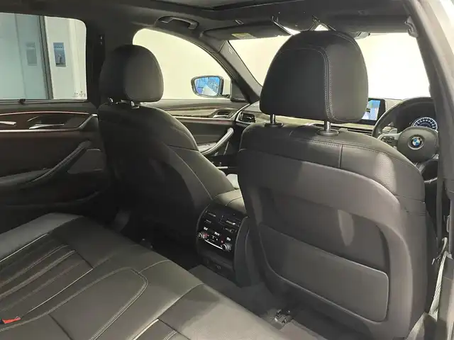 ＢＭＷ ５３０ｉ ツーリング Mスポーツ 愛知県 2018(平30)年 5.3万km アルピンホワイトⅢ サンルーフ　/レザーＰＫＧ　/ＨＵＤ　/ｈ／ｋサウンド　/シートヒーター　/純正ナビ　/Ｂｌｕｅｔｏｏｔｈ　/３６０度カメラ　/フルセグＴＶ　/ACC/ＬＫＡ　/ＢＳＭ　/ミラー型ＥＴＣ　/パワーバックドア　/ＬＥＤヘッドライト/アイドリングストップ