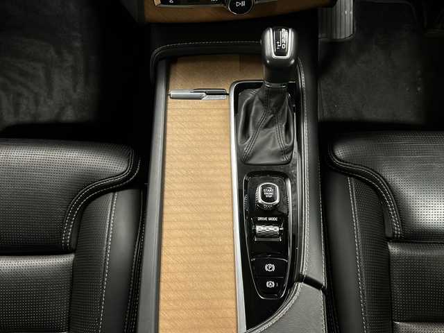 ボルボ ＸＣ９０ D5 AWD インスクリプション 福島県 2019(令1)年 5.5万km オニキスブラックP パノラマサンルーフ/Bowers&Wilkinsサウンド/エアーサスペンション/ヘッドアップディスプレイ/Citysafety/アダプティブクルーズコントロール/ブラインドスポットモニター/レーンキーピングエイド/フル・アクティブ・ハイビーム/パーフォレーテッド・ファインナッパレザー(ブラック)/全席シートヒーター/前席ベンチレーション/前席メモリ付パワーシート/パワーリアゲート/フットオープナー/純正HDDナビ(BT/USB/CD)/AppleCarPlay/360°カメラ/バックカメラ/自動駐車/発進付き/パークアシスト/前後ドライブレコーダー/ETC付/取扱説明書/保証書/スペアキー
