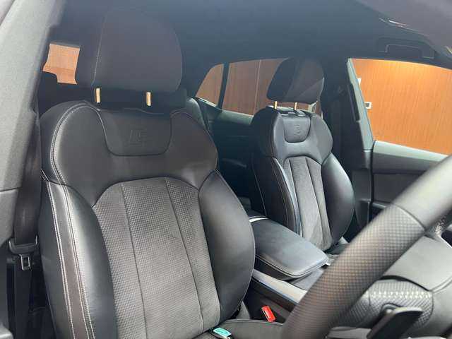 アウディ Ｑ８ 55TFSIクワトロ デビューPKG Sライン 千葉県 2019(令1)年 3.4万km ディープブラックパールエフェクト コンフォートアシスタンスＰＫＧ　/Ｂａｎｇ＆Ｏｌｕｆｓｅｎサウンド　/純正２２インチＡＷ　/半革シート　/ＡＣＣ　/ナビ　/ＴＶ　/Ｂｌｕｅｔｏｏｔｈ接続　/３６０°マトリクスＬＥＤライト　/電動リアゲート　/衝突軽減Ｂ
