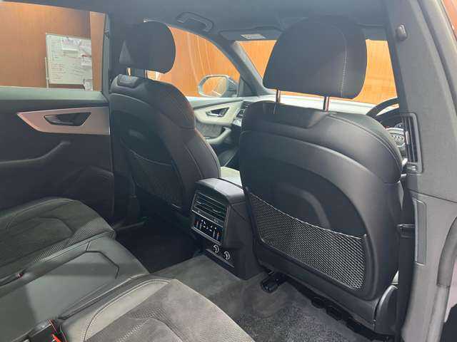 アウディ Ｑ８ 55TFSIクワトロ デビューPKG Sライン 千葉県 2019(令1)年 3.4万km ディープブラックパールエフェクト コンフォートアシスタンスＰＫＧ　/Ｂａｎｇ＆Ｏｌｕｆｓｅｎサウンド　/純正２２インチＡＷ　/半革シート　/ＡＣＣ　/ナビ　/ＴＶ　/Ｂｌｕｅｔｏｏｔｈ接続　/３６０°マトリクスＬＥＤライト　/電動リアゲート　/衝突軽減Ｂ