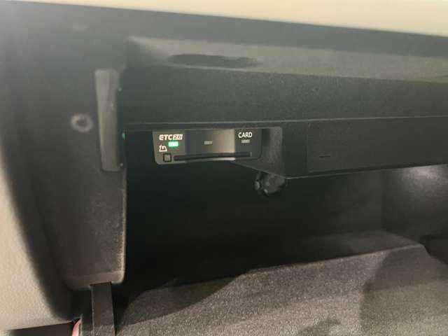 アウディ Ｑ８ 55TFSIクワトロ デビューPKG Sライン 千葉県 2019(令1)年 3.4万km ディープブラックパールエフェクト コンフォートアシスタンスＰＫＧ　/Ｂａｎｇ＆Ｏｌｕｆｓｅｎサウンド　/純正２２インチＡＷ　/半革シート　/ＡＣＣ　/ナビ　/ＴＶ　/Ｂｌｕｅｔｏｏｔｈ接続　/３６０°マトリクスＬＥＤライト　/電動リアゲート　/衝突軽減Ｂ