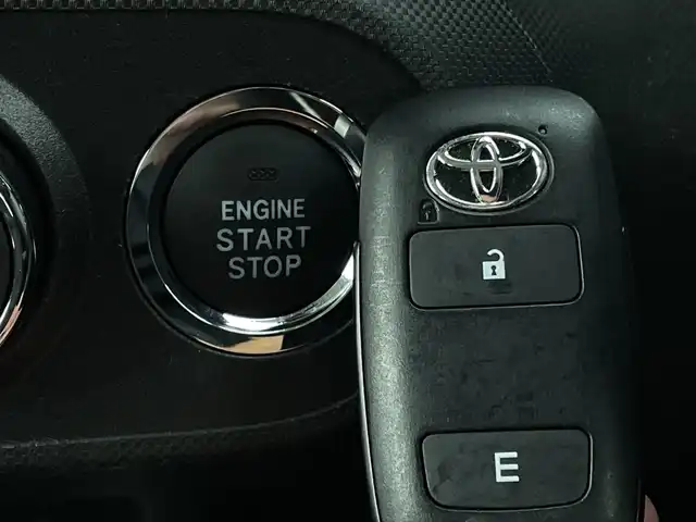 トヨタ ライズ Z 新潟県 2020(令2)年 5.5万km シャイニングホワイトパール ワンオーナー/４WD/衝突被害軽減ブレーキ/レーンキープアシスト/モデリスタエアロ/純正9インチディスプレイオーディオ/　（フルセグTV/BT/USB/iPod/AM/FM）/バックカメラ/レーダークルーズコントロール/LEDオートライト/シートヒーター/純正17インチアルミホイール/ステアリングスイッチ/アイドリングストップ/USBポート/スマートキー/ビルトインETC