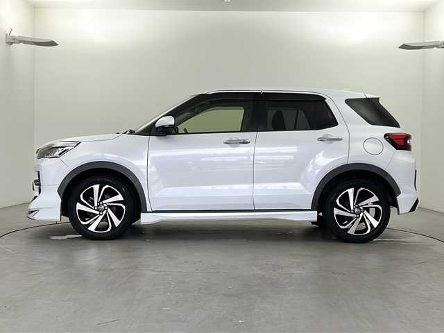 トヨタ ライズ Z 福井県 2020(令2)年 5.5万km シャイニングホワイトパール ワンオーナー/４WD/衝突被害軽減ブレーキ/レーンキープアシスト/モデリスタエアロ/純正9インチディスプレイオーディオ/【フルセグTV/BT/USB/iPod/AM/FM】/バックカメラ/レーダークルーズコントロール/LEDオートライト/シートヒーター/純正17インチアルミホイール/ステアリングスイッチ/アイドリングストップ/USBポート/スマートキー/ビルトインETC