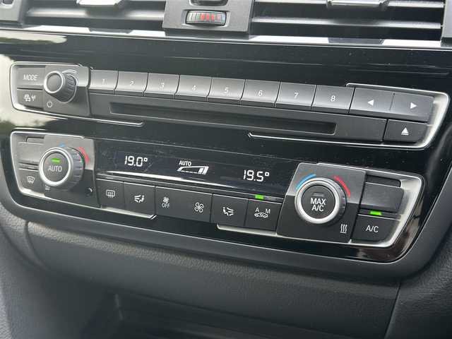 ＢＭＷ ４２０ｉ グランクーペ Mスポーツ 福岡県 2017(平29)年 6.1万km アルピンホワイトⅢ ワンオーナー/アダプティブクルーズコントロール/レーンディパーチャーウォーニング/レーンチェンジウォーニング/純正ナビ/バックカメラ/Bluetooth/パークディスタンスコントロール　/CD/DVD/AUX/USB/パワーバックドア/ステアリングスイッチ/パドルシフト　/純正18インチアルミホイール/ミラー一体型ETC