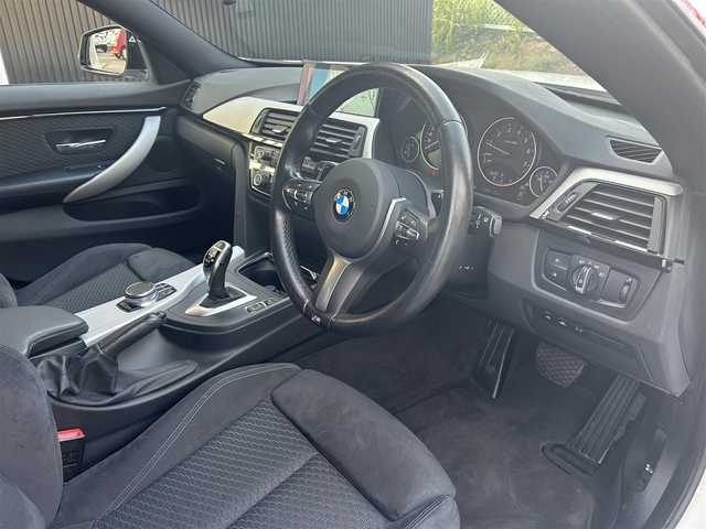 ＢＭＷ ４２０ｉ グランクーペ Mスポーツ 福岡県 2017(平29)年 6.1万km アルピンホワイトⅢ ワンオーナー/アダプティブクルーズコントロール/レーンディパーチャーウォーニング/レーンチェンジウォーニング/純正ナビ/バックカメラ/Bluetooth/パークディスタンスコントロール　/CD/DVD/AUX/USB/パワーバックドア/ステアリングスイッチ/パドルシフト　/純正18インチアルミホイール/ミラー一体型ETC