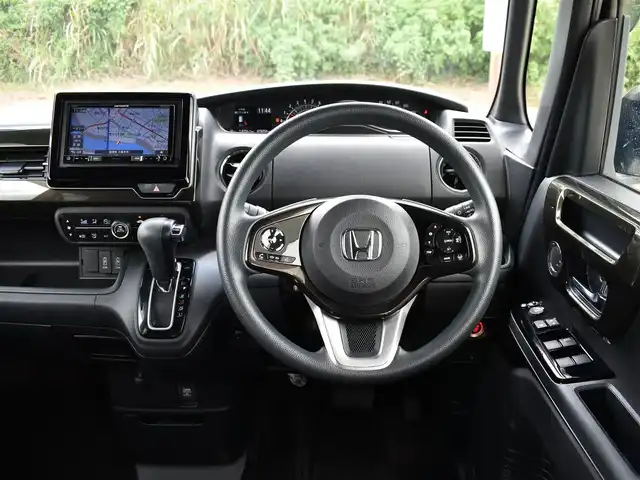 ホンダ Ｎ ＢＯＸ カスタム G L ホンダセンシング 福岡県 2019(平31)年 7.9万km プラチナホワイトパール 社外ナビ【AVICーRZ302】/　CD/DVD/ワンセグ/バックカメラ/スマートキー/プッシュスタート/片側パワースライドドア/ホンダセンシング/　・衝突軽減ブレーキ/　・誤発進抑制機能/　・後方誤発進抑制機能/　・歩行者事故低減ステアリング/　・ACC（アダプティブクルーズコントロール）/　・LKAS（車線維持支援システム）/　・先行車発進お知らせ機能/純正LEDヘッドライト/純正14インチアルミ/ETC