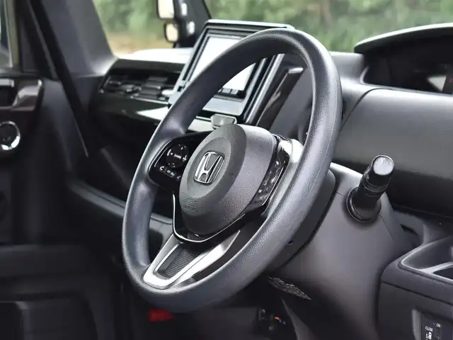ホンダ Ｎ ＢＯＸ カスタム G L ホンダセンシング 福岡県 2019(平31)年 7.9万km プラチナホワイトパール 社外ナビ【AVICーRZ302】/　CD/DVD/ワンセグ/バックカメラ/スマートキー/プッシュスタート/片側パワースライドドア/ホンダセンシング/　・衝突軽減ブレーキ/　・誤発進抑制機能/　・後方誤発進抑制機能/　・歩行者事故低減ステアリング/　・ACC（アダプティブクルーズコントロール）/　・LKAS（車線維持支援システム）/　・先行車発進お知らせ機能/純正LEDヘッドライト/純正14インチアルミ/ETC