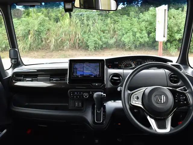 ホンダ Ｎ ＢＯＸ カスタム G L ホンダセンシング 福岡県 2019(平31)年 7.9万km プラチナホワイトパール 社外ナビ【AVICーRZ302】/　CD/DVD/ワンセグ/バックカメラ/スマートキー/プッシュスタート/片側パワースライドドア/ホンダセンシング/　・衝突軽減ブレーキ/　・誤発進抑制機能/　・後方誤発進抑制機能/　・歩行者事故低減ステアリング/　・ACC（アダプティブクルーズコントロール）/　・LKAS（車線維持支援システム）/　・先行車発進お知らせ機能/純正LEDヘッドライト/純正14インチアルミ/ETC