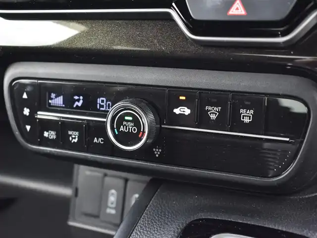 ホンダ Ｎ ＢＯＸ カスタム G L ホンダセンシング 福岡県 2019(平31)年 7.9万km プラチナホワイトパール 社外ナビ【AVICーRZ302】/　CD/DVD/ワンセグ/バックカメラ/スマートキー/プッシュスタート/片側パワースライドドア/ホンダセンシング/　・衝突軽減ブレーキ/　・誤発進抑制機能/　・後方誤発進抑制機能/　・歩行者事故低減ステアリング/　・ACC（アダプティブクルーズコントロール）/　・LKAS（車線維持支援システム）/　・先行車発進お知らせ機能/純正LEDヘッドライト/純正14インチアルミ/ETC