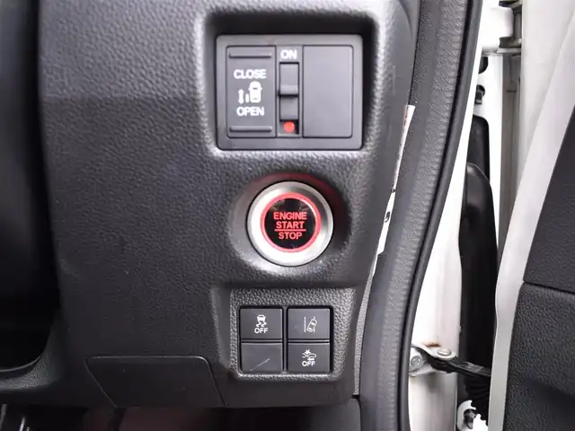 ホンダ Ｎ ＢＯＸ カスタム G L ホンダセンシング 福岡県 2019(平31)年 7.9万km プラチナホワイトパール 社外ナビ【AVICーRZ302】/　CD/DVD/ワンセグ/バックカメラ/スマートキー/プッシュスタート/片側パワースライドドア/ホンダセンシング/　・衝突軽減ブレーキ/　・誤発進抑制機能/　・後方誤発進抑制機能/　・歩行者事故低減ステアリング/　・ACC（アダプティブクルーズコントロール）/　・LKAS（車線維持支援システム）/　・先行車発進お知らせ機能/純正LEDヘッドライト/純正14インチアルミ/ETC