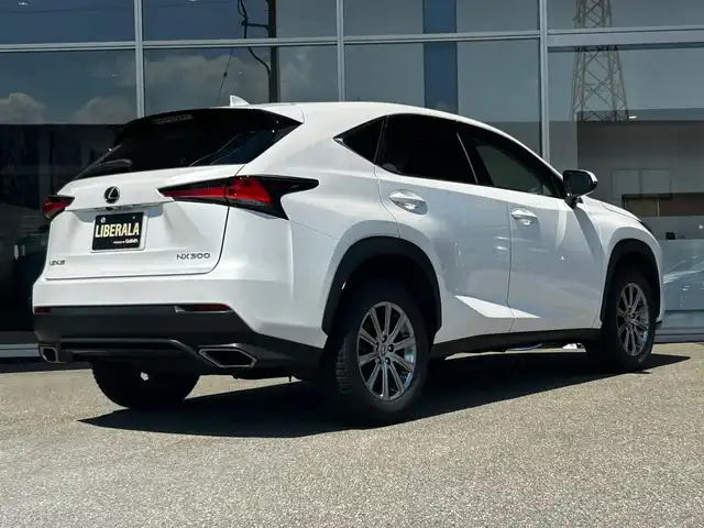レクサス ＮＸ 300 Iパッケージ 富山県 2018(平30)年 8.7万km ソニッククォーツ AM/FMラジオ/CD/DVD再生/Bluetooth接続/フルセグTV/Miracast/４WD/LEDヘッドランプ/クサスセーフティシステム＋/プリクラッシュセーフティ/レーダークルーズコントロール/レーンディパーチャーアラート/アダプティブハイビームシステム/パドルシフト/AWDロックモード/横滑り防止装置/アイドリングストップ/L-tex素材シート/パワーシート/シートヒーター/ステアリングヒーター/パワーバックドア/10.3インチナビ/バックカメラ・サイドカメラ/ETC2.0/純正17インチAW
