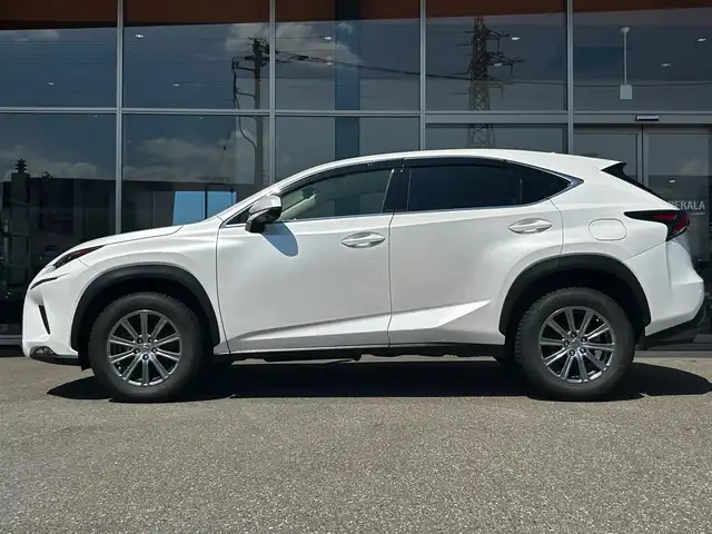 レクサス ＮＸ 300 Iパッケージ 富山県 2018(平30)年 8.7万km ソニッククォーツ AM/FMラジオ/CD/DVD再生/Bluetooth接続/フルセグTV/Miracast/４WD/LEDヘッドランプ/クサスセーフティシステム＋/プリクラッシュセーフティ/レーダークルーズコントロール/レーンディパーチャーアラート/アダプティブハイビームシステム/パドルシフト/AWDロックモード/横滑り防止装置/アイドリングストップ/L-tex素材シート/パワーシート/シートヒーター/ステアリングヒーター/パワーバックドア/10.3インチナビ/バックカメラ・サイドカメラ/ETC2.0/純正17インチAW