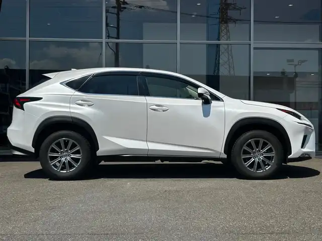 レクサス ＮＸ 300 Iパッケージ 富山県 2018(平30)年 8.7万km ソニッククォーツ AM/FMラジオ/CD/DVD再生/Bluetooth接続/フルセグTV/Miracast/４WD/LEDヘッドランプ/クサスセーフティシステム＋/プリクラッシュセーフティ/レーダークルーズコントロール/レーンディパーチャーアラート/アダプティブハイビームシステム/パドルシフト/AWDロックモード/横滑り防止装置/アイドリングストップ/L-tex素材シート/パワーシート/シートヒーター/ステアリングヒーター/パワーバックドア/10.3インチナビ/バックカメラ・サイドカメラ/ETC2.0/純正17インチAW