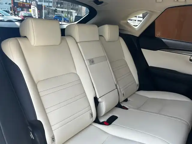 レクサス ＮＸ 300 Iパッケージ 富山県 2018(平30)年 8.7万km ソニッククォーツ AM/FMラジオ/CD/DVD再生/Bluetooth接続/フルセグTV/Miracast/４WD/LEDヘッドランプ/クサスセーフティシステム＋/プリクラッシュセーフティ/レーダークルーズコントロール/レーンディパーチャーアラート/アダプティブハイビームシステム/パドルシフト/AWDロックモード/横滑り防止装置/アイドリングストップ/L-tex素材シート/パワーシート/シートヒーター/ステアリングヒーター/パワーバックドア/10.3インチナビ/バックカメラ・サイドカメラ/ETC2.0/純正17インチAW