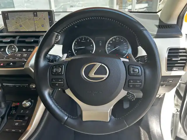 レクサス ＮＸ 300 Iパッケージ 富山県 2018(平30)年 8.7万km ソニッククォーツ AM/FMラジオ/CD/DVD再生/Bluetooth接続/フルセグTV/Miracast/４WD/LEDヘッドランプ/クサスセーフティシステム＋/プリクラッシュセーフティ/レーダークルーズコントロール/レーンディパーチャーアラート/アダプティブハイビームシステム/パドルシフト/AWDロックモード/横滑り防止装置/アイドリングストップ/L-tex素材シート/パワーシート/シートヒーター/ステアリングヒーター/パワーバックドア/10.3インチナビ/バックカメラ・サイドカメラ/ETC2.0/純正17インチAW