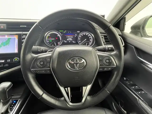 トヨタ カムリ WSレザーパッケージ 熊本県 2018(平30)年 6.7万km プラチナホワイトパールマイカ 純正ナビ（ＣＤ・ＤＶＤ・フルセグ・ＢＴ）/バックカメラ　/社外前後ドライブレコーダー　/ビルトインＥＴＣ　/前後クリアランスソナー　/前席シートヒーター　/前席パワーシート　/社外レーダー　/トヨタセーフティーセンス/・プリクラッシュセーフティ/・オートハイビーム/・ブラインドスポットモニター/・リアクロストラフィックアラート/・レーンディパーチャーアラート/・ロードサインアシスト/横滑り防止装置/ヘッドアップディスプレイ/ハーフレザーシート/純正フロアマット/純正１８インチAW/オートライト/LEDヘッドライト/フォグライト/スマートキー/プッシュスタート/保証書/取扱説明書