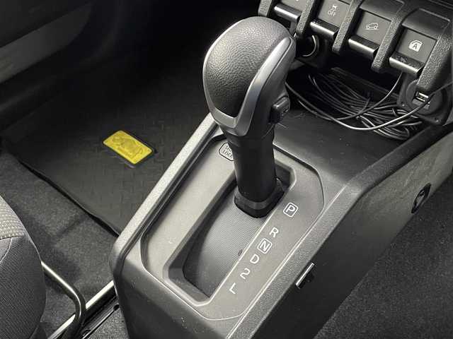 スズキ ジムニー シエラ JC 群馬県 2024(令6)年 1.1万km ブルームピンクメタリック 衝突軽減ブレーキシステム/レーンキープアシスト/レーダークルーズコントロール/社外メモリナビゲーション/（CD/DVD/SD/BT/フルセグTV）/バックカメラ/ビルトインETC/ナビ連動ドライブレコーダー/レーダー探知機/前席シートヒーター/ミラーヒーター/LEDヘッドライト/電格ミラー/ドアバイザー/社外シーケンシャルテールランプ/社外マフラー/純正フロアマット/純正15インチアルミホイール