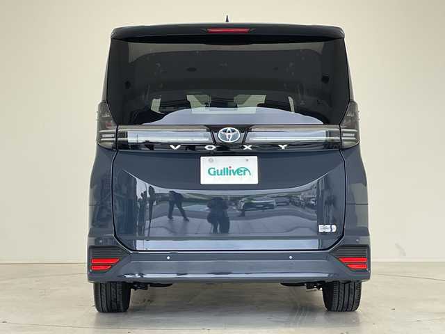 トヨタ ヴォクシー ハイブリッド S－Z 愛知県 2024(令6)年 0.8万km マッシブグレー 純正10.5型ディズプレイオーディオナビ/両側パワースライドドア/レーダークルーズコントロール/シートヒーター/バックカメラ/コーナーセンサー/純正アルミホイール/ETC2.0/LEDヘッドライト/インテリジェントミラー/リアオートエアコン/ドライブレコーダー/衝突軽減システム/フルセグ/CD DVD/Bluetooth/ステアリングスイッチ/スマートキー/プッシュスタート