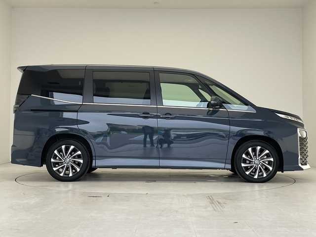 トヨタ ヴォクシー ハイブリッド S－Z 愛知県 2024(令6)年 0.8万km マッシブグレー 純正10.5型ディズプレイオーディオナビ/両側パワースライドドア/レーダークルーズコントロール/シートヒーター/バックカメラ/コーナーセンサー/純正アルミホイール/ETC2.0/LEDヘッドライト/インテリジェントミラー/リアオートエアコン/ドライブレコーダー/衝突軽減システム/フルセグ/CD DVD/Bluetooth/ステアリングスイッチ/スマートキー/プッシュスタート