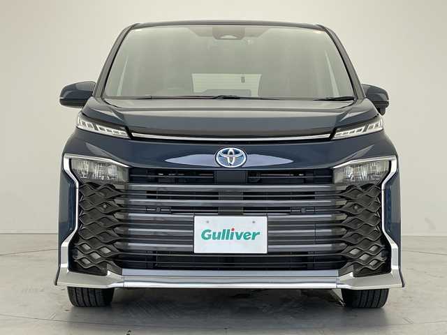 トヨタ ヴォクシー ハイブリッド S－Z 愛知県 2024(令6)年 0.8万km マッシブグレー 純正10.5型ディズプレイオーディオナビ/両側パワースライドドア/レーダークルーズコントロール/シートヒーター/バックカメラ/コーナーセンサー/純正アルミホイール/ETC2.0/LEDヘッドライト/インテリジェントミラー/リアオートエアコン/ドライブレコーダー/衝突軽減システム/フルセグ/CD DVD/Bluetooth/ステアリングスイッチ/スマートキー/プッシュスタート