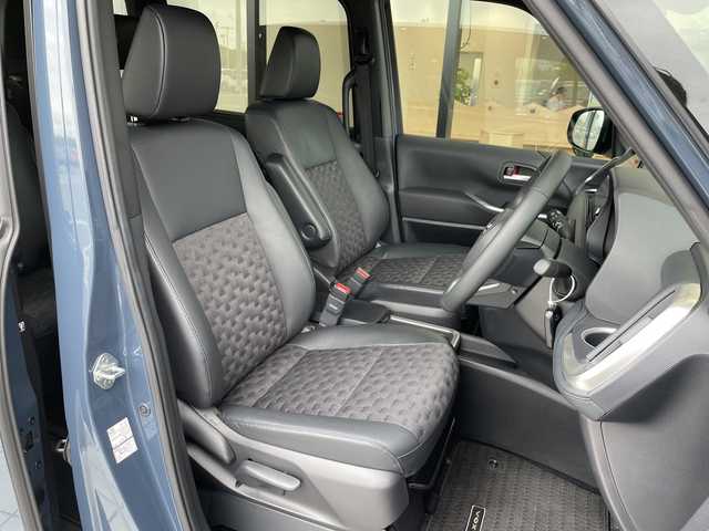 トヨタ ヴォクシー ハイブリッド S－Z 愛知県 2024(令6)年 0.8万km マッシブグレー 純正10.5型ディズプレイオーディオナビ/両側パワースライドドア/レーダークルーズコントロール/シートヒーター/バックカメラ/コーナーセンサー/純正アルミホイール/ETC2.0/LEDヘッドライト/インテリジェントミラー/リアオートエアコン/ドライブレコーダー/衝突軽減システム/フルセグ/CD DVD/Bluetooth/ステアリングスイッチ/スマートキー/プッシュスタート