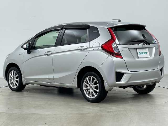 ホンダ フィット ハイブリット Lパッケージ 道央・札幌 2014(平26)年 5.7万km アラバスターシルバーメタリック ・4WD/・寒冷地仕様/・純正ナビ&TV&CD&DVD&BT&SD/・バックカメラ/・クルーズコントロール/・横滑り防止装置/・純正ドライブレコーダー/・ETC/・ステアリングスイッチ/・ハーフレザーシート/・ワイパーデアイサー/・純正フロアマット/・プッシュスタート/・LEDヘッドライト/・オートライト/・スマートキー