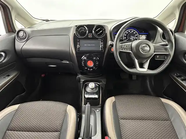 日産 ノート e－パワー メダリスト 熊本県 2017(平29)年 5.9万km オレンジ 純正ナビMM316D-W（ＣＤ・ＤＶＤ・フルセグ・ＢＴ・ＡＵＸ・Ｉｐｏｄ）/全周囲カメラ　/純正前方ドライブレコーダー　/ビルトインＥＴＣ　/前後クリアランスソナー　/衝突軽減ブレーキ　/レーンキープアシスト　/横滑り防止/電動格納ミラー/ハーフレザーシート/純正フロアマット/純正１５インチAW/オートライト/LEDヘッドライト/スマートキー/プッシュスタート