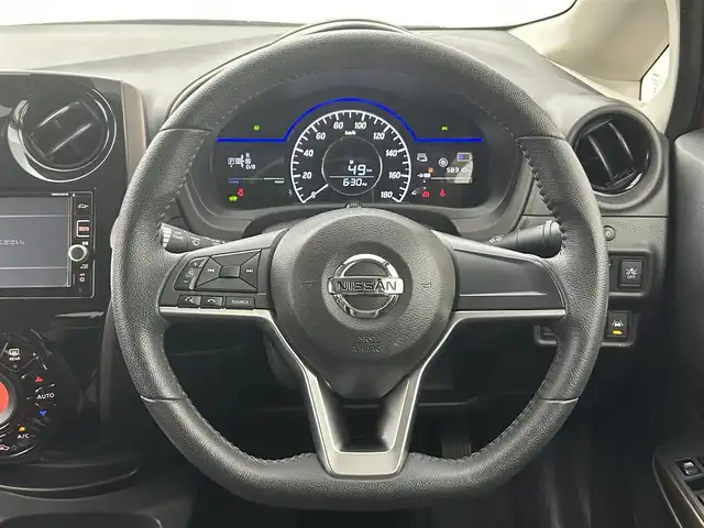 日産 ノート e－パワー メダリスト 熊本県 2017(平29)年 5.9万km オレンジ 純正ナビMM316D-W（ＣＤ・ＤＶＤ・フルセグ・ＢＴ・ＡＵＸ・Ｉｐｏｄ）/全周囲カメラ　/純正前方ドライブレコーダー　/ビルトインＥＴＣ　/前後クリアランスソナー　/衝突軽減ブレーキ　/レーンキープアシスト　/横滑り防止/電動格納ミラー/ハーフレザーシート/純正フロアマット/純正１５インチAW/オートライト/LEDヘッドライト/スマートキー/プッシュスタート