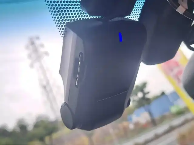 トヨタ クラウン ハイブリッド アスリートG 大阪府 2013(平25)年 11.5万km ブラック /サンルーフ//リアサンシェード//純正ディーラーHDDナビ//Bluetooth/CD/DVD/USB//フルセグテレビ//全方位カメラ・バックカメラ//前後コーナーセンサー//デジタルインナーミラー//ビルトインETC//前後純正ドライブレコーダー/DRT-H61A//GPSアンテナ内蔵レーダー探知機/GWR81sd//クルーズコントロール//前席パワーシート/D席メモリー付//前席シートヒーター・エアーシート//ステアリングヒーター//黒革シート//純正フロアマット//純正18インチアルミホイール//純正リアエアロ//ビルトインETC//スペアキー×1