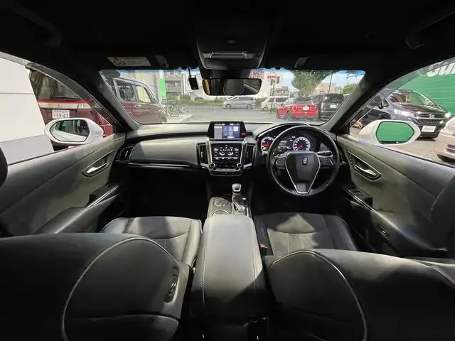 トヨタ クラウン ハイブリッド RS アドバンス 東京都 2020(令2)年 11.2万km ホワイトパールクリスタルシャイン ワンオーナー/純正SDナビ/（DVD/フルセグ/BTオーディオ）/セーフティセンス/・レーントレーシングアシスト/・レーダークルーズコントロール/・プリクラッシュセーフティ/ブラインドスポットモニター/ヘッドアップディスプレイ/イージークローザー/3眼LEDヘッドランプ/ハーフレザーシート/前席パワーシート/前席シートヒーター/純正18インチアルミ/純正フロアマット/ステアリングヒーター/ETC2.0/前側ドライブレコーダー/スペアキー×1/カードキー×1/取扱説明書/保証書