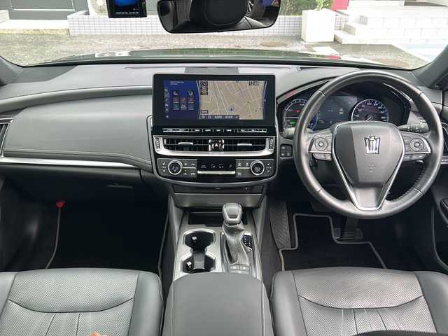 トヨタ クラウン ハイブリッド RS リミテッドⅡ 広島県 2022(令4)年 2.9万km プレシャスブラックパール 禁煙車/TRDエアロ(F.S.R)/トヨタセーフティセンス/・プリクラッシュセーフティ/・オートマチックハイビーム/・LDA/LTA/・レーダークルーズコントロール/・RSA/・先行車発進告知/BSM/HUD/クリアランスソナー/純正12.3インチコネクティッドナビ/・フルセグTV/Bluetooth/CD/DVD/AM/FM/TVキャンセラー/パノラミックビューモニター/シーケンシャルウインカー/レザーシート/前席パワーシート/前席シートヒーター/シートベンチレーション/革巻きステアリング/ステアリングヒーター/ステアリングスイッチ/LEDヘッドライト/フォグランプ/オートライト/AC100V1500Wコンセント/ビルトインETC2.0/ドライブレコーダー（DC-DR652）/純正18インチAW/プッシュスタート/スマートキー/スペアキー