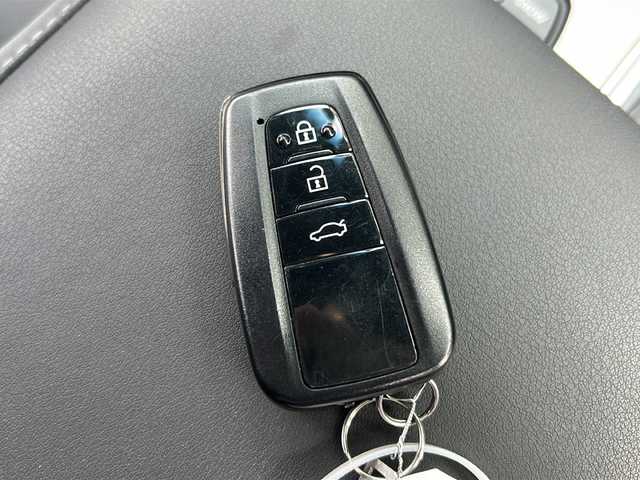 トヨタ クラウン ハイブリッド RS リミテッドⅡ 広島県 2022(令4)年 2.9万km プレシャスブラックパール 禁煙車/TRDエアロ(F.S.R)/トヨタセーフティセンス/・プリクラッシュセーフティ/・オートマチックハイビーム/・LDA/LTA/・レーダークルーズコントロール/・RSA/・先行車発進告知/BSM/HUD/クリアランスソナー/純正12.3インチコネクティッドナビ/・フルセグTV/Bluetooth/CD/DVD/AM/FM/TVキャンセラー/パノラミックビューモニター/シーケンシャルウインカー/レザーシート/前席パワーシート/前席シートヒーター/シートベンチレーション/革巻きステアリング/ステアリングヒーター/ステアリングスイッチ/LEDヘッドライト/フォグランプ/オートライト/AC100V1500Wコンセント/ビルトインETC2.0/ドライブレコーダー（DC-DR652）/純正18インチAW/プッシュスタート/スマートキー/スペアキー