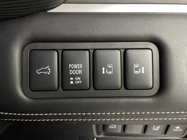 三菱 デリカＤ：５ シャモニー 埼玉県 2025(令7)年 0.1千km グレーⅡ 登録済未使用車/三菱e-Assist/全方位カメラ/両側パワースライドドア/電動リアゲート/ハーフレザーシート/運転席パワーシート/シートヒーター/ステアリングヒーター/パドルシフト/純正１８インチアルミホイール/AC100V/プッシュスタート/スマートキー/スペアキー１本