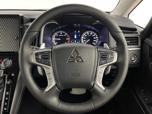 三菱 デリカＤ：５ シャモニー 埼玉県 2025(令7)年 0.1千km グレーⅡ 登録済未使用車/三菱e-Assist/全方位カメラ/両側パワースライドドア/電動リアゲート/ハーフレザーシート/運転席パワーシート/シートヒーター/ステアリングヒーター/パドルシフト/純正１８インチアルミホイール/AC100V/プッシュスタート/スマートキー/スペアキー１本