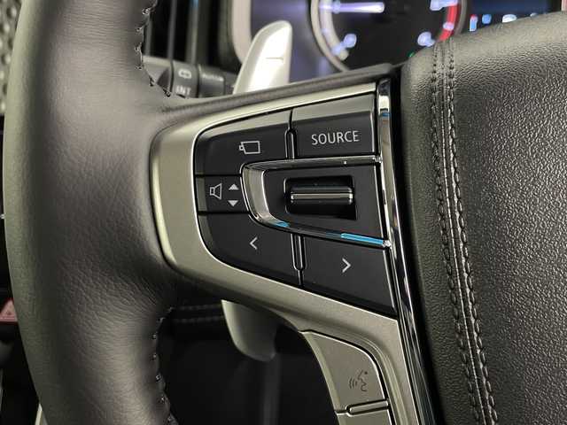 三菱 デリカＤ：５ シャモニー 埼玉県 2025(令7)年 0.1千km グレーⅡ 登録済未使用車/三菱e-Assist/全方位カメラ/両側パワースライドドア/電動リアゲート/ハーフレザーシート/運転席パワーシート/シートヒーター/ステアリングヒーター/パドルシフト/純正１８インチアルミホイール/AC100V/プッシュスタート/スマートキー/スペアキー１本