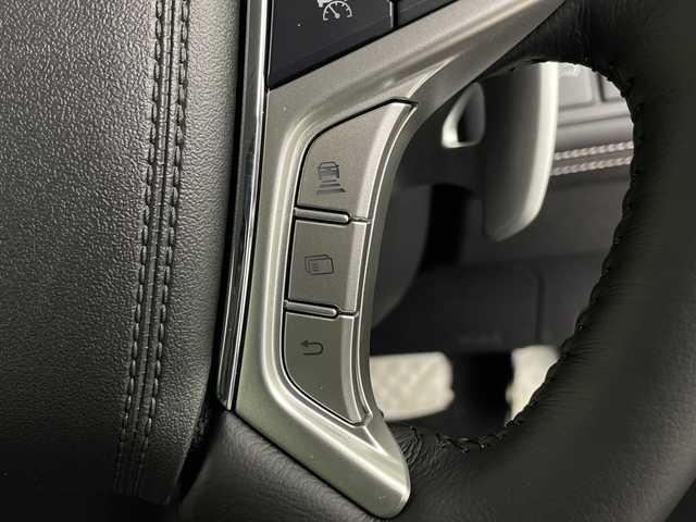 三菱 デリカＤ：５ シャモニー 埼玉県 2025(令7)年 0.1千km グレーⅡ 登録済未使用車/三菱e-Assist/全方位カメラ/両側パワースライドドア/電動リアゲート/ハーフレザーシート/運転席パワーシート/シートヒーター/ステアリングヒーター/パドルシフト/純正１８インチアルミホイール/AC100V/プッシュスタート/スマートキー/スペアキー１本