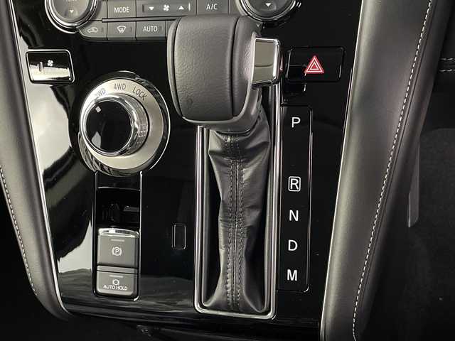 三菱 デリカＤ：５ シャモニー 埼玉県 2025(令7)年 0.1千km グレーⅡ 登録済未使用車/三菱e-Assist/全方位カメラ/両側パワースライドドア/電動リアゲート/ハーフレザーシート/運転席パワーシート/シートヒーター/ステアリングヒーター/パドルシフト/純正１８インチアルミホイール/AC100V/プッシュスタート/スマートキー/スペアキー１本