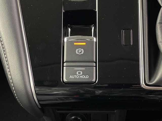 三菱 デリカＤ：５ シャモニー 埼玉県 2025(令7)年 0.1千km グレーⅡ 登録済未使用車/三菱e-Assist/全方位カメラ/両側パワースライドドア/電動リアゲート/ハーフレザーシート/運転席パワーシート/シートヒーター/ステアリングヒーター/パドルシフト/純正１８インチアルミホイール/AC100V/プッシュスタート/スマートキー/スペアキー１本